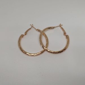 עגילי חישוק מרוקעים