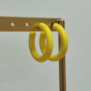 עגילי חישוק צהובות